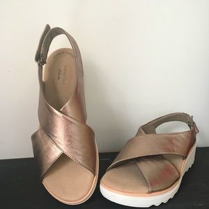 Rose Gold size 8 Clarks Sandals